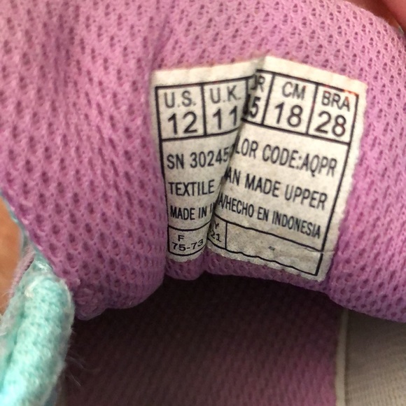 Girl’s size 12 Sketcher runners - Picture 7 of 8